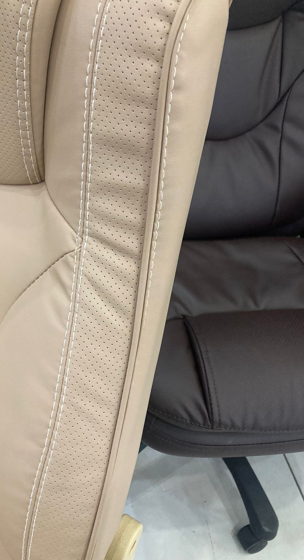 Кресло Фортуна-5 (51) к/з перф беж/беж Мех качания п Директор (в разборе)