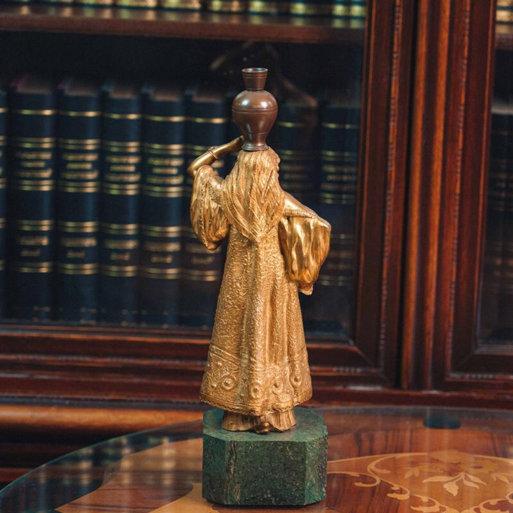 Кабинетная скульптура «Восточная женщина с кувшином»