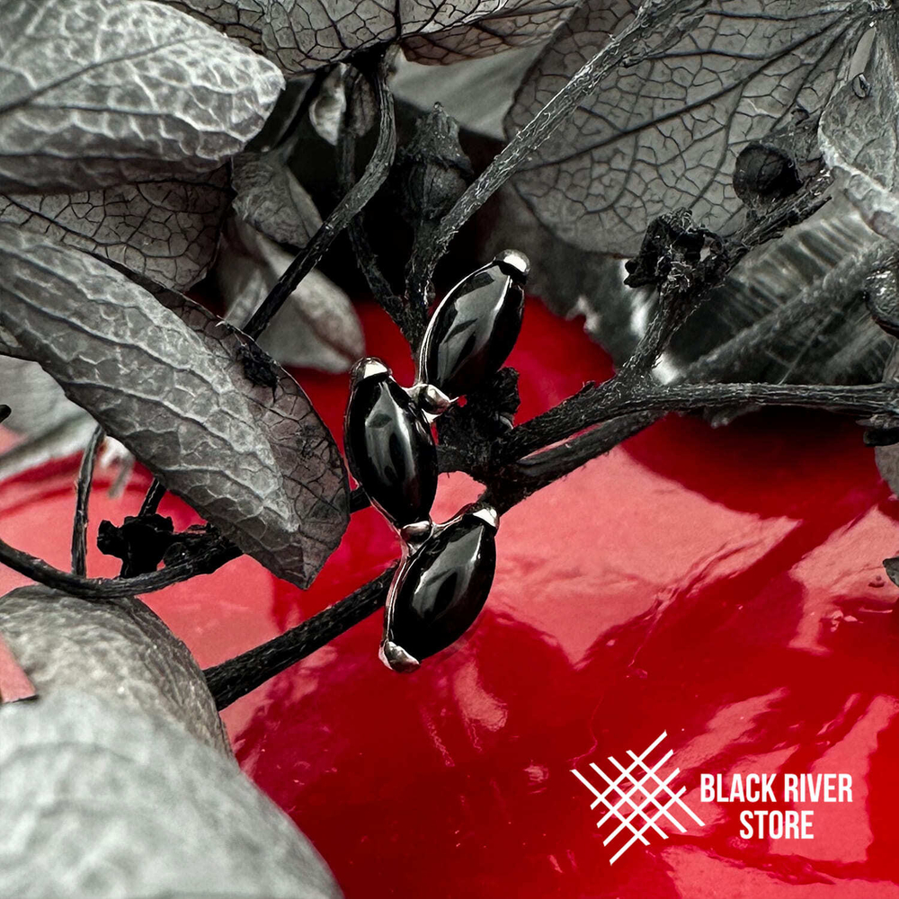 Leaflet v.2 Black Onyx