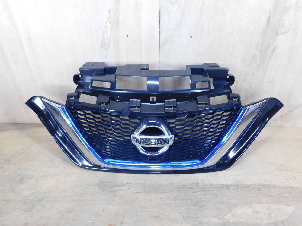 решетка радиатора Nissan Note E12 2017