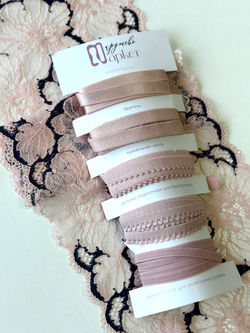 Эластичное кружево пудровое с темно-синим ширина 17,5 см