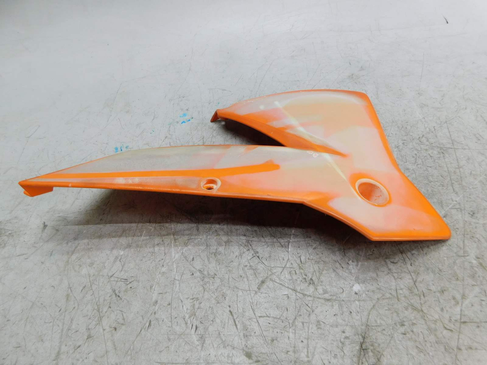 Пластик бака правый KTM 50308151000