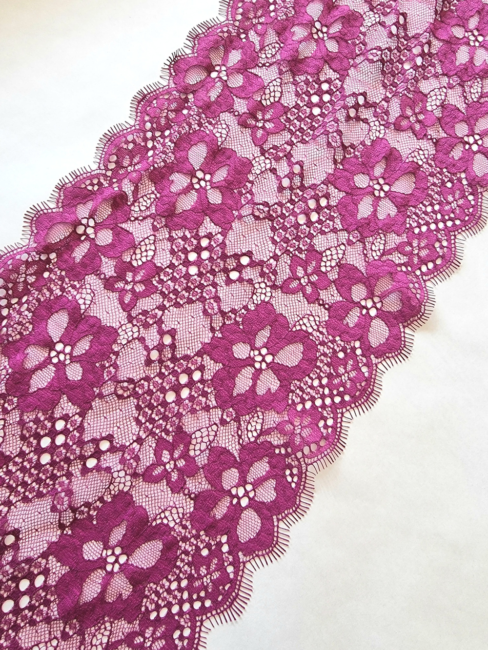 Неэластичное кружево с ресничками спелый виноград к433