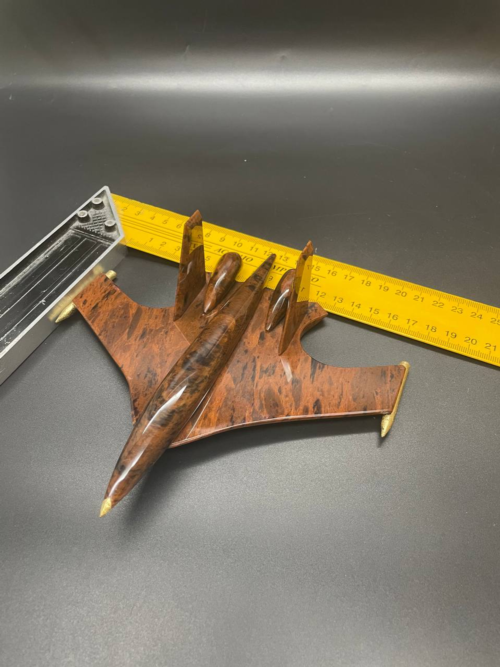 Истребитель из обсидиана в подарочной коробке