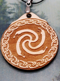 Кулон из дерева Змеевик