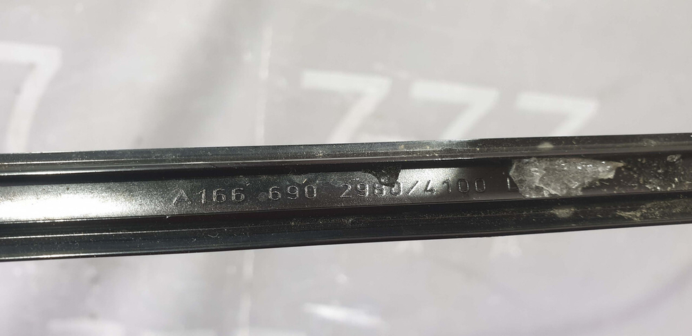 Молдинг стекла заднего левого Mercedes GLS (X166)  Б/У Оригинал A1666902980