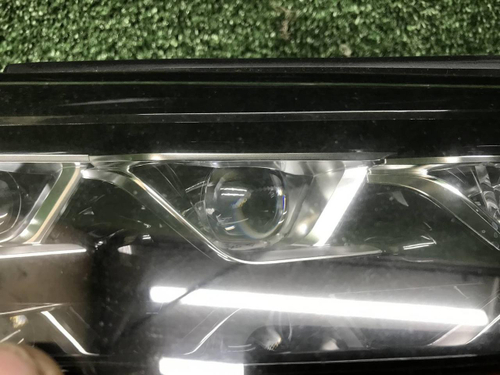 Битая Фара правая Lexus ES 7 (2018-2021) LED