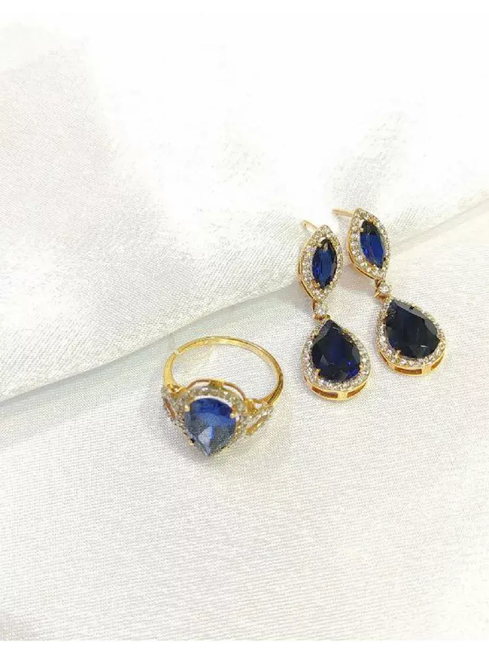 Серьги золотые 585 пробы с сапфиром и фианитами