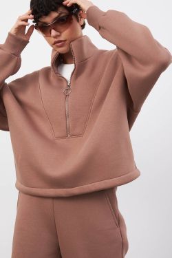 Утепленная олимпийка на молнии цвета молочный шоколад