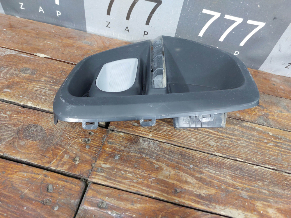 Накладка ПТФ правая Kia Sportage 4 (QL) 18-22 Б/У Оригинал 86522F1610