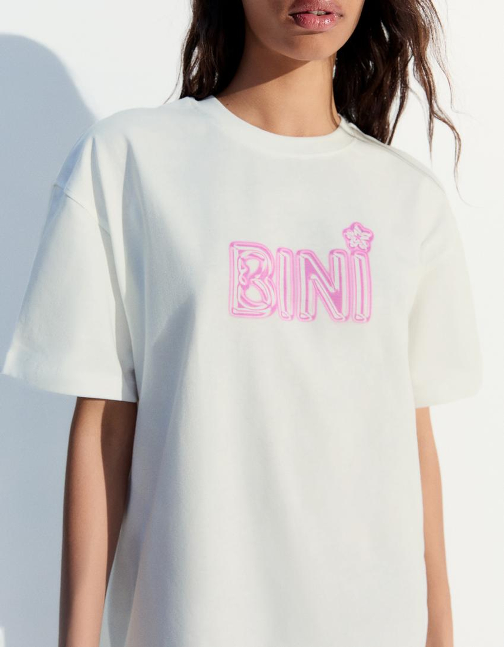 BERSHKA Футболка оверсайз с принтом BINI, белый