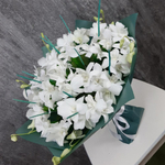 Букет орхидей «Космос и нежность»