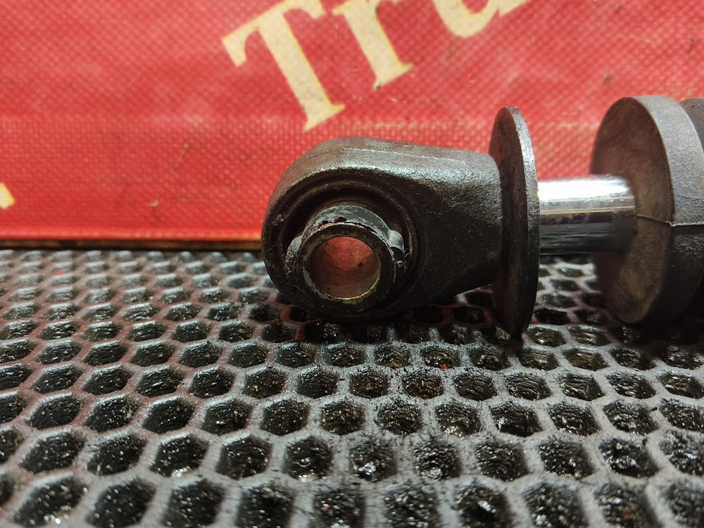 Амортизатор кабины задний 2017г