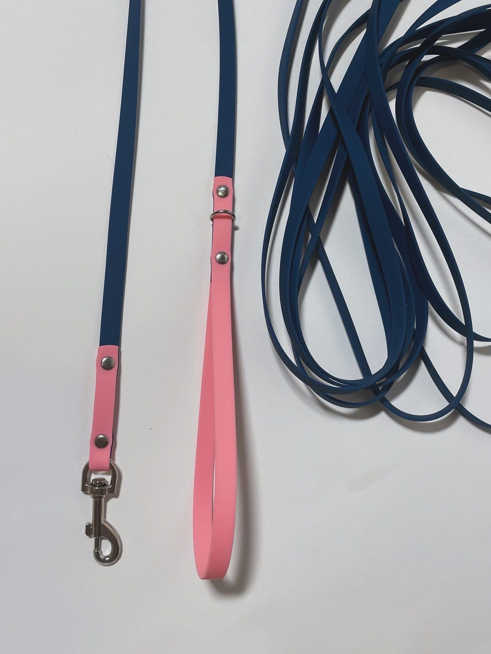 поводок для мелких пород собак из долговечного из биотана 3 м / 10 мм . темно-синий и розовый