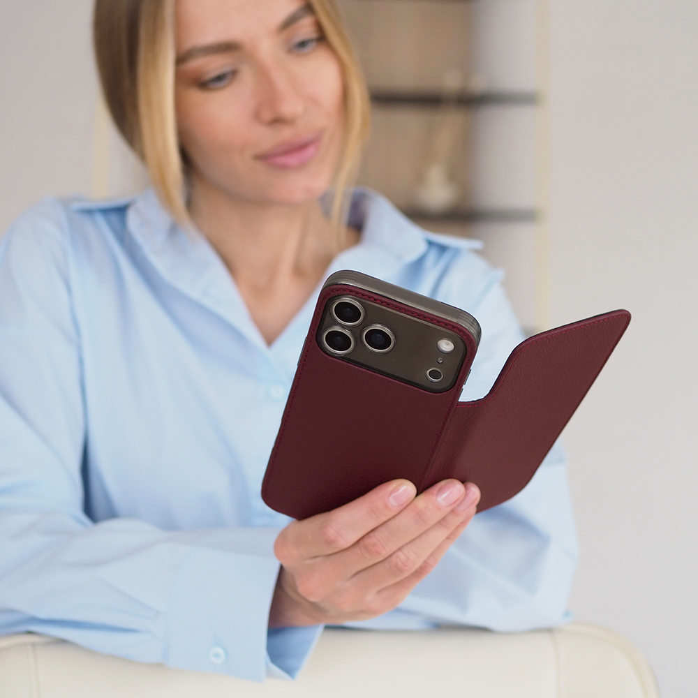 Чехол-книжка кожаная для iPhone 17 Pro Max, теленок бордового цвета
