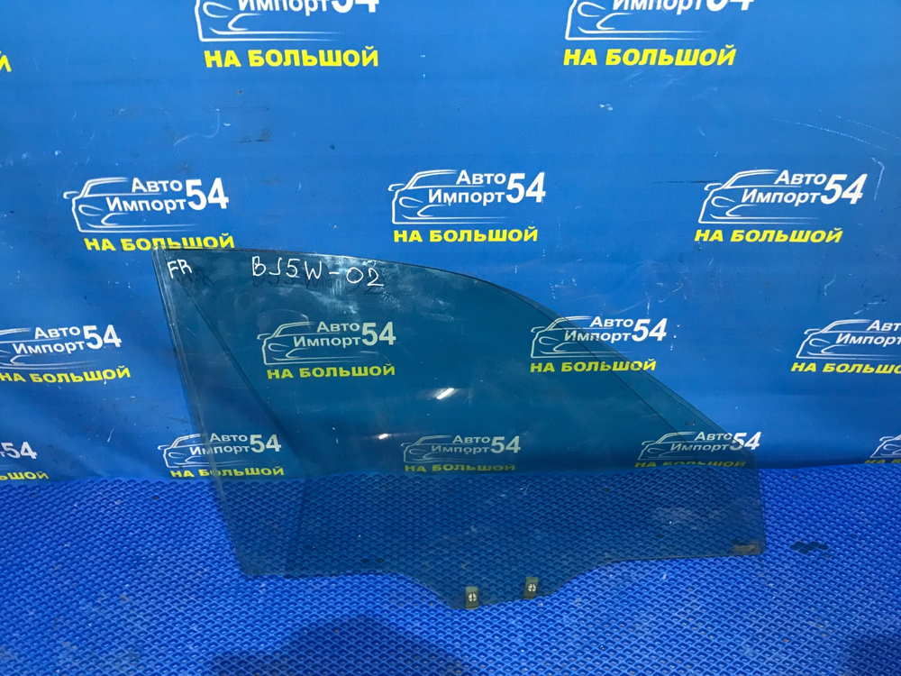 Стекло двери передней правой MAZDA FAMILIA 2001