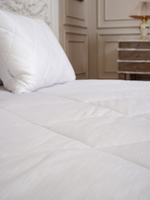 Одеяло  ЛЕЖЕБОКА Лён и Бамбук 172х205 в сатине, всесезонное 300 г/м2, цвет белый, 5743-172-3