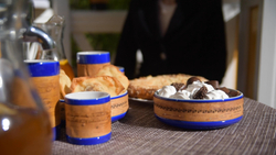 Кружка большая фарфоровая без ручки c берестой и с цитатами Лермонтова. Lermontov forever.