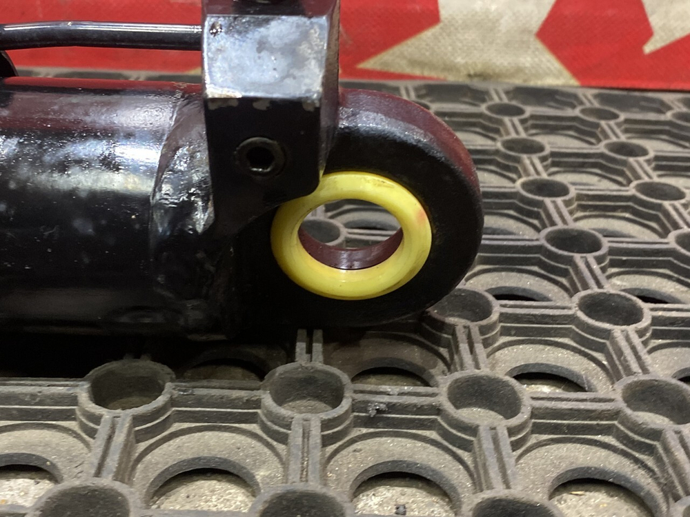 Цилиндр подъема кабины 2023г