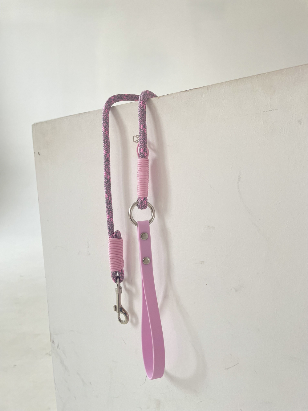 Поводок для собак 5 м. Поводок ручной работы для собак мелких и средних пород Светло-серый и розовый