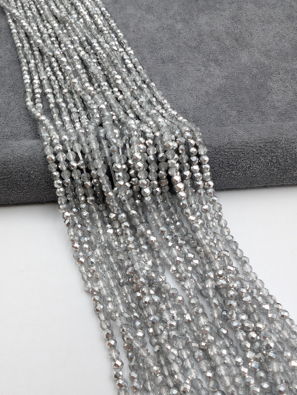 Шпинель стеклянная 3мм, серо-серебристый