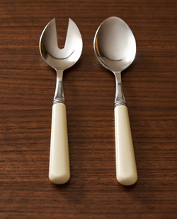 ZARA HOME НАБОР ПРИБОРОВ ДЛЯ САЛАТА С ЦВЕТНОЙ РУЧКОЙ (2 ШТ.), КРЕМОВЫЙ