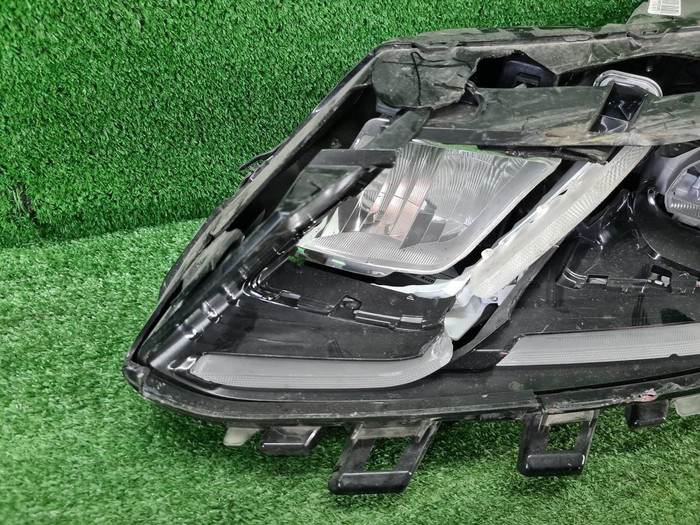 Битая Фара левая Geely Coolray (2019-2023) LED