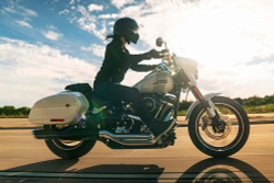 Sport Glide™ Harley-Davidson® Softail®  2021 - Stone Washed White Pearl