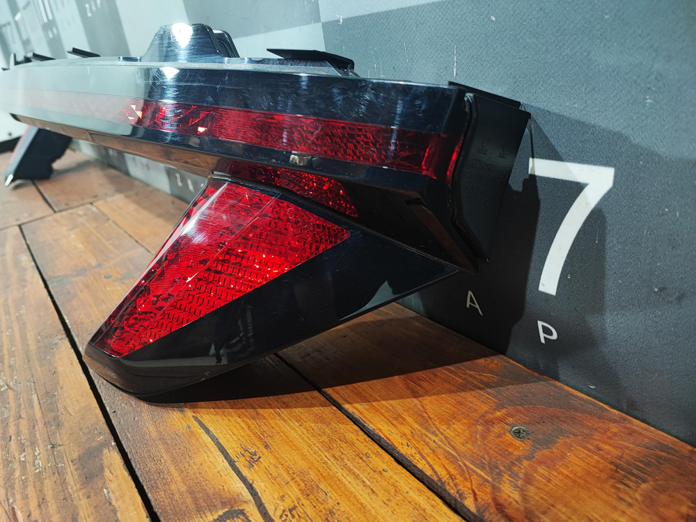 Фонарь задний центральный Hyundai Tucson 4 20-нв Б/У Оригинал 92403N9000