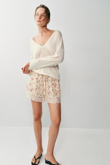 ZARA ШОРТЫ С ЦВЕТОЧНЫМ ПРИНТОМ И КРУЖЕВОМ, С ПРИНТОМ