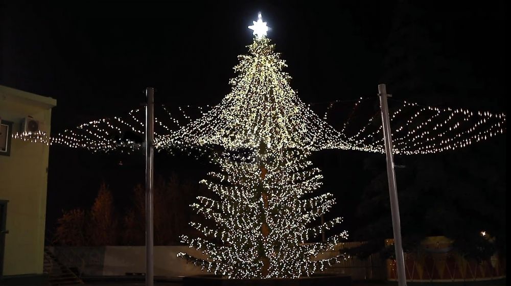 уличная елка, литая хвоя, с встроенным освещением (светодинамическая елка)