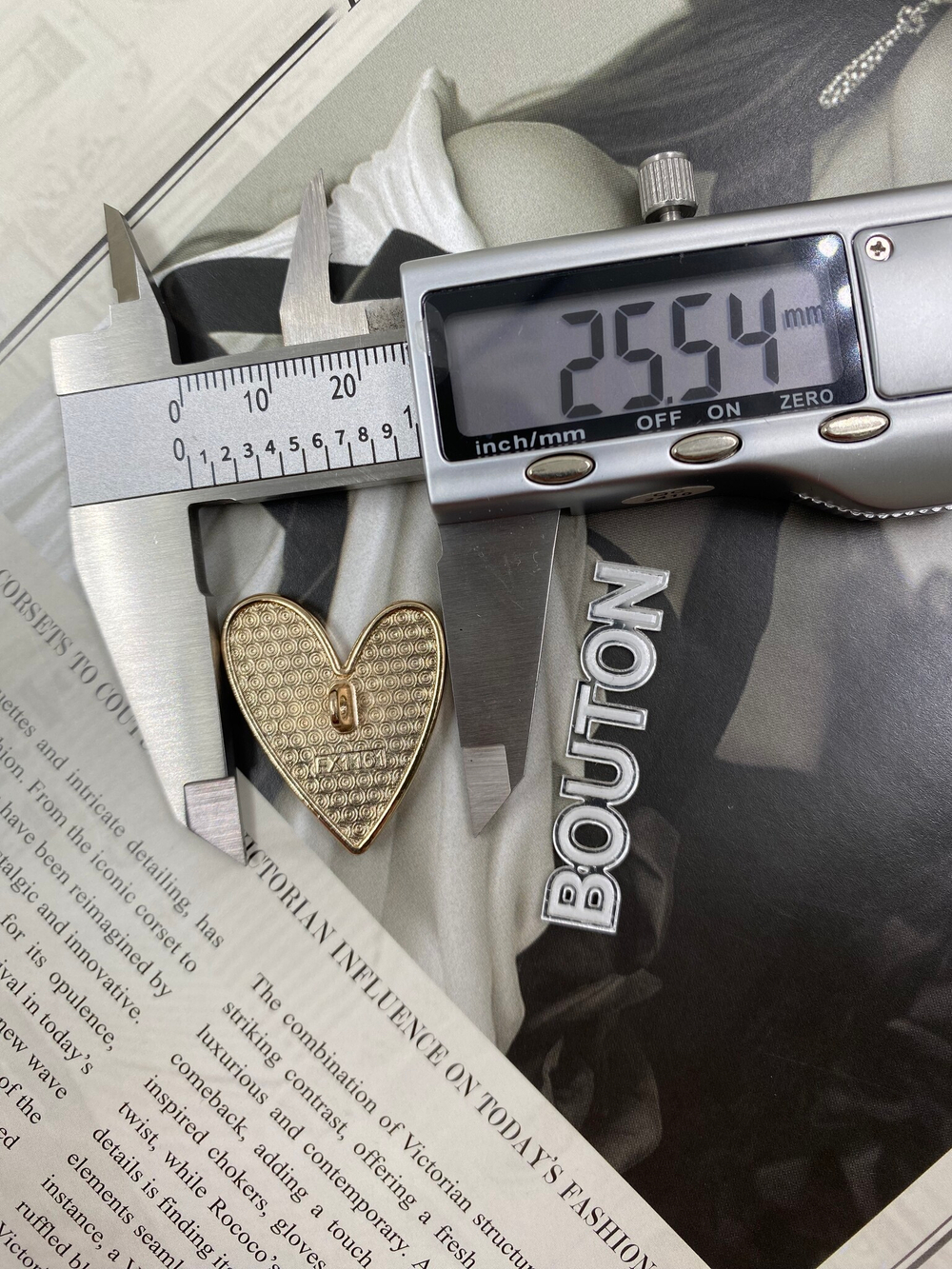 Пуговицы в форме сердца с леопардовым принтом