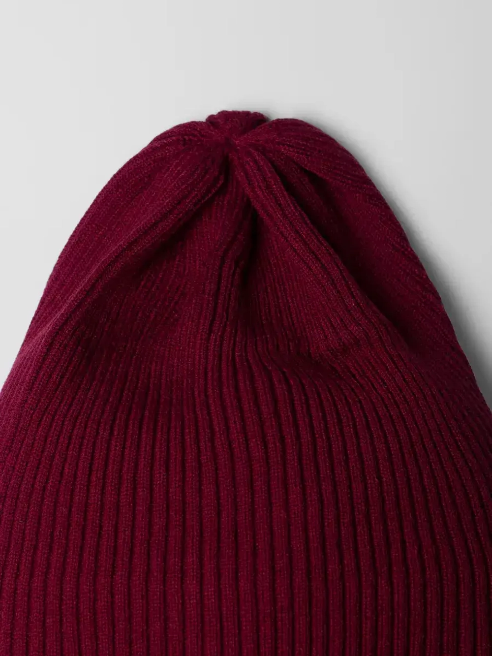 Женская шапка бини на осень