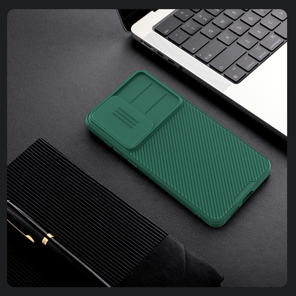 Чехол зеленого цвета (Dark Green) с защитной шторкой для камеры от Nillkin на Samsung Galaxy S25, серия CamShield Pro Case