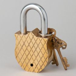 ЗАМОК ДЕКОРАТИВНЫЙ С КЛЮЧАМИ 11,5*5,7СМ