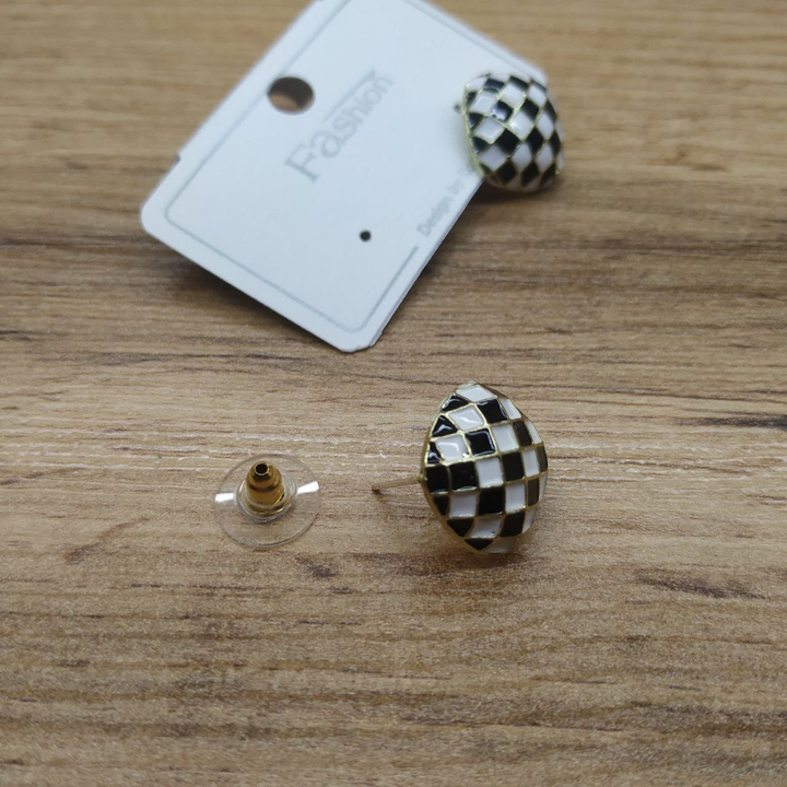 Серьги-гвоздики Шашечки ромб скругленный металл золотистый