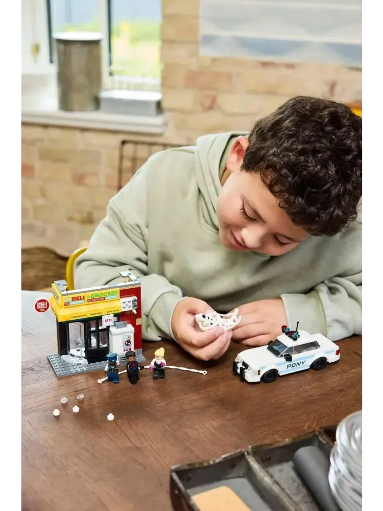 Конструктор Marvel 76311 Майлз Моралес против Пятна