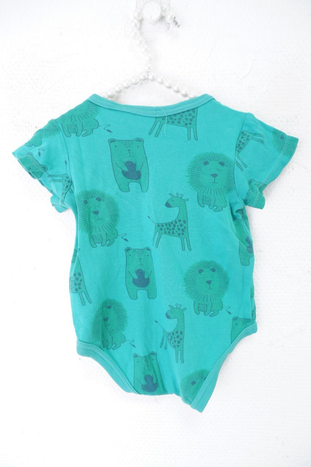 Боди ярко-зеленого цвета на 4 месяца