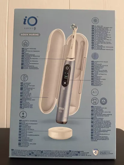 Электрическая зубная щетка Oral-B iO Series 9 Limited Edition, Аквамарин