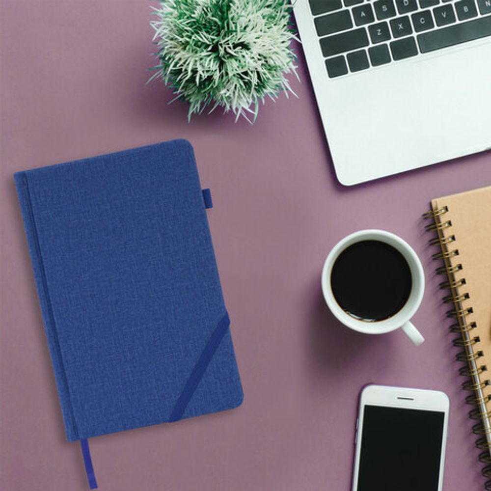 Ежедневник недатированный А5 138x213 мм BRAUBERG "Finest" под кожу, резинка, 136 л., синий, 111872