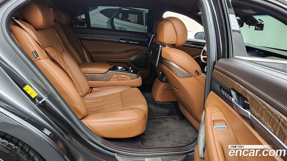 Genesis G90 5.0 AWD (02.2021)