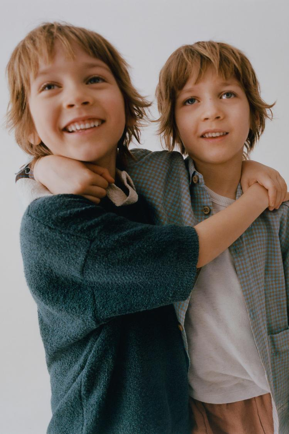 ZARA ПОЛО С КОНТРАСТНЫМ ВОРОТНИКОМ, ТЕМНО-ЗЕЛЕНЫЙ