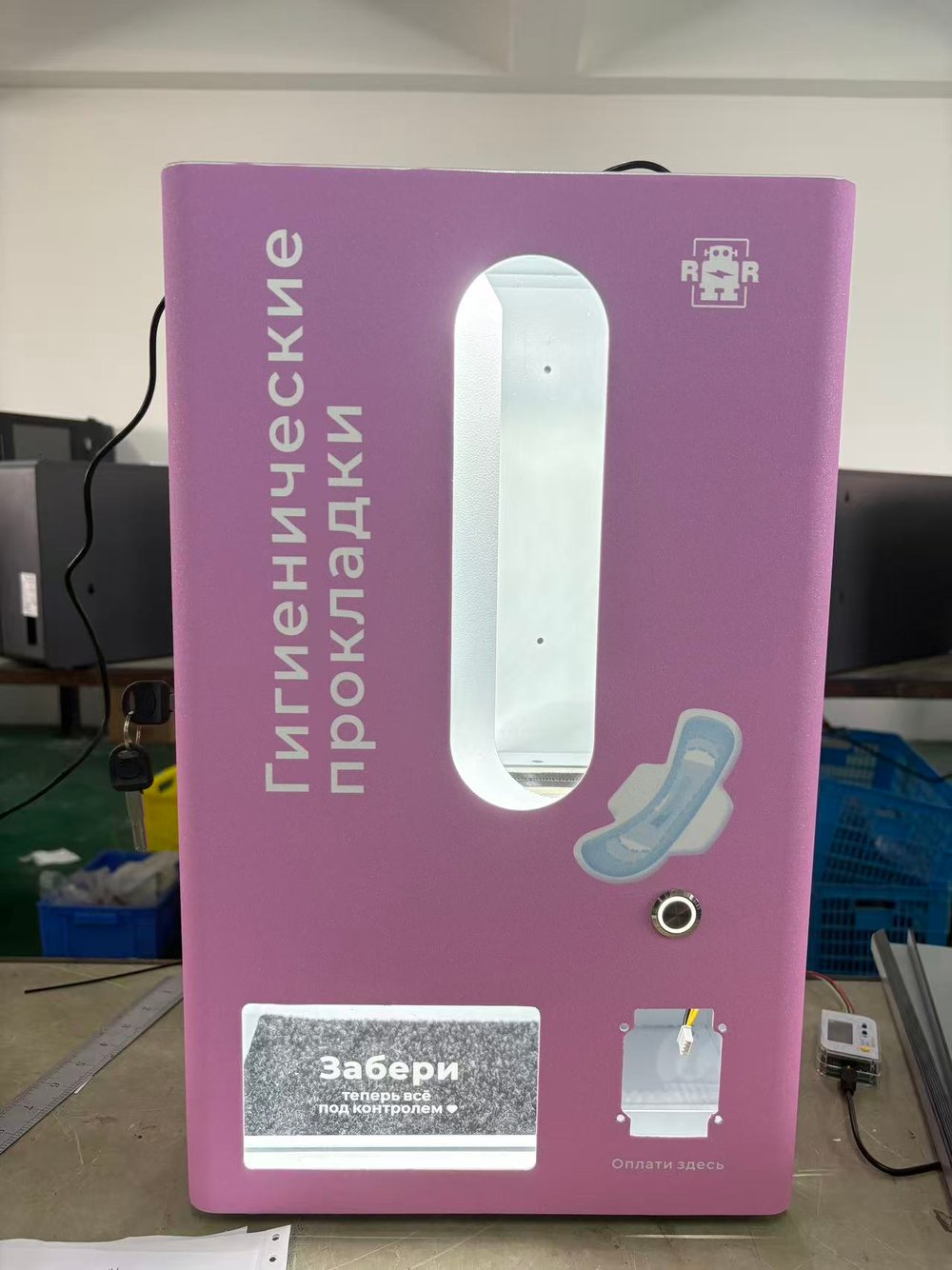 Вендинговый автомат для средств женской гигиены