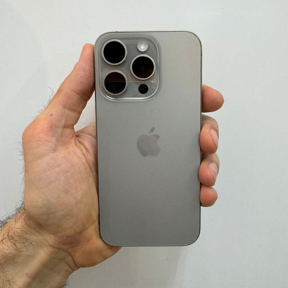 Apple iPhone 15 Pro 256gb серый АКБ 100%