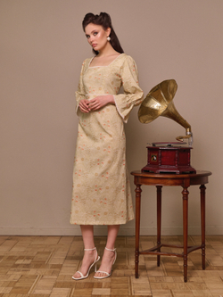 Платье с квадратным вырезом