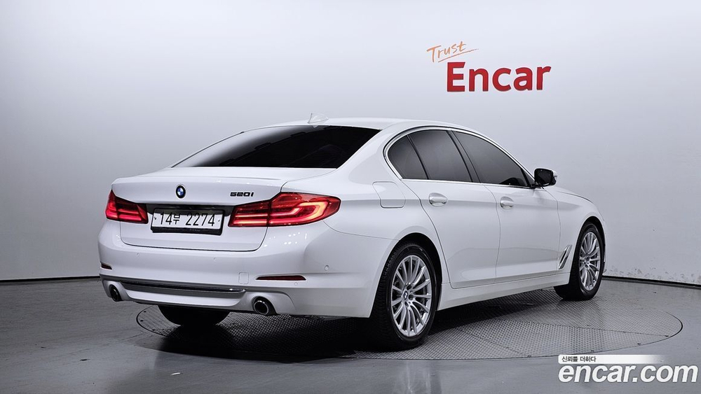 BMW 5 Series (G30) 520i Luxury (08.2019)