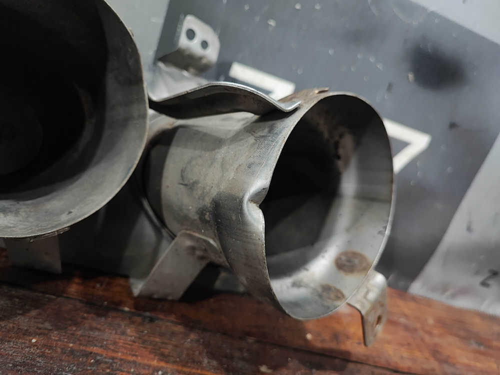 Насадка глушителя левая Geely Tugella 22-нв Б/У Оригинал 6044117700