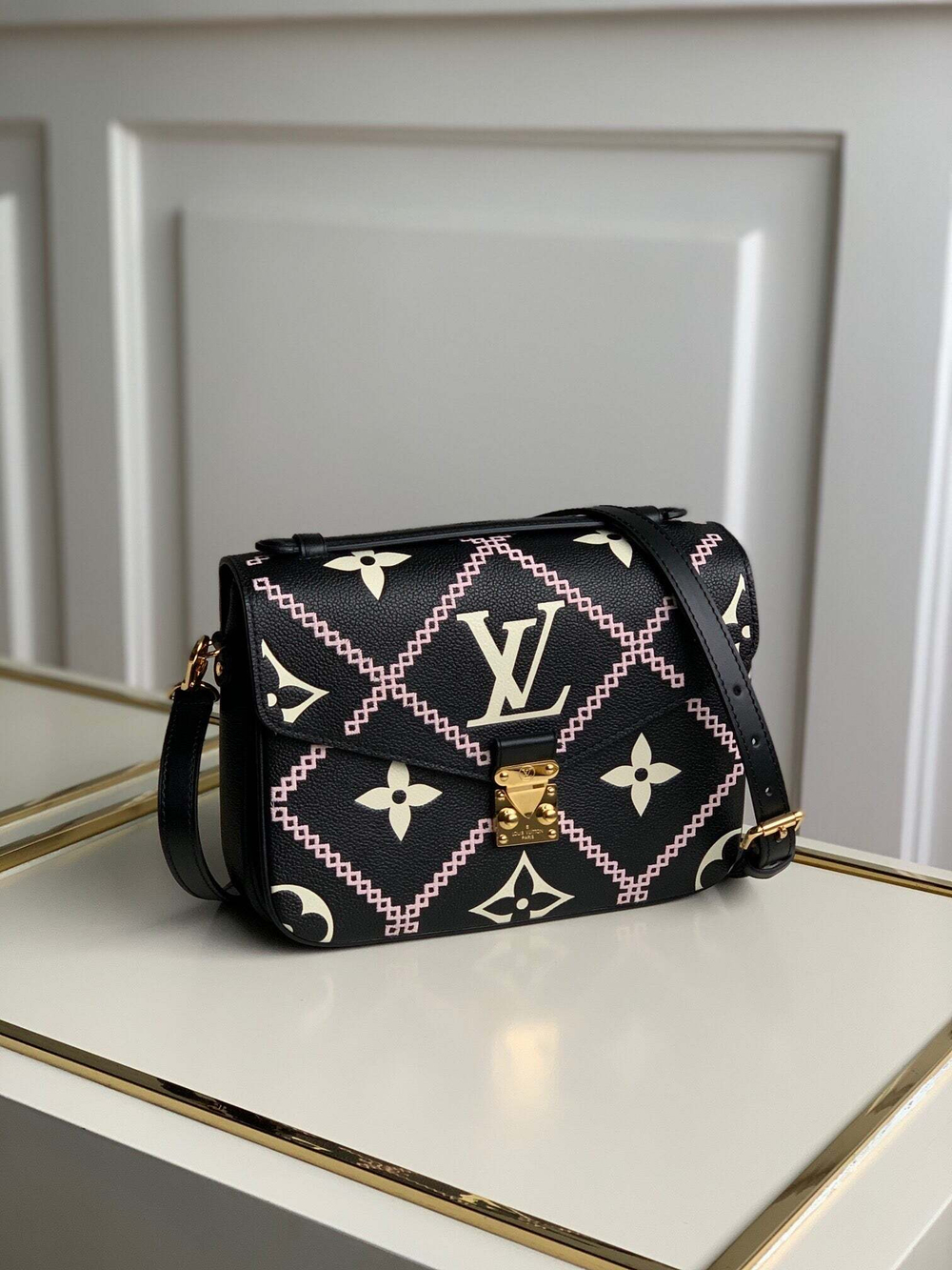 Louis Vuitton Pochette Metis