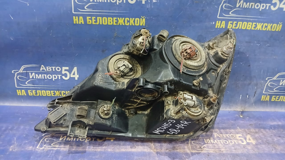 Фара передняя правая TOYOTA HARRIER 2000