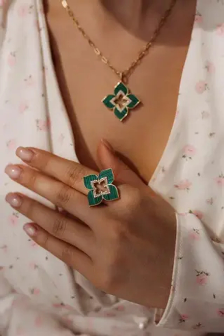 Кольцо "TRUE FLOWERS" в золочении с малахитом